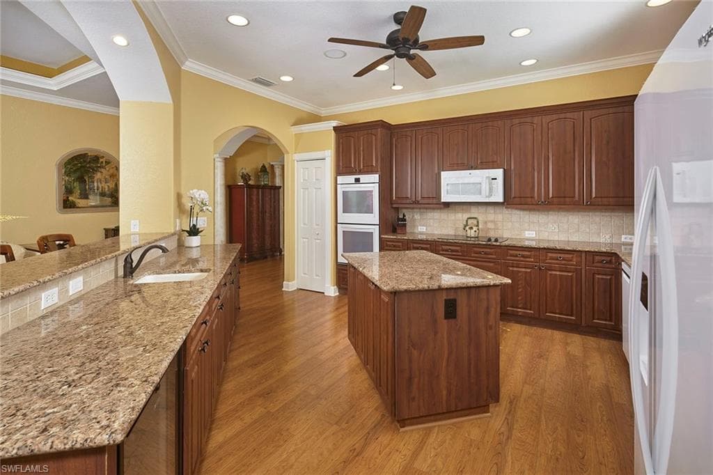 377 Mallory CT, NAPLES FL 34110-8