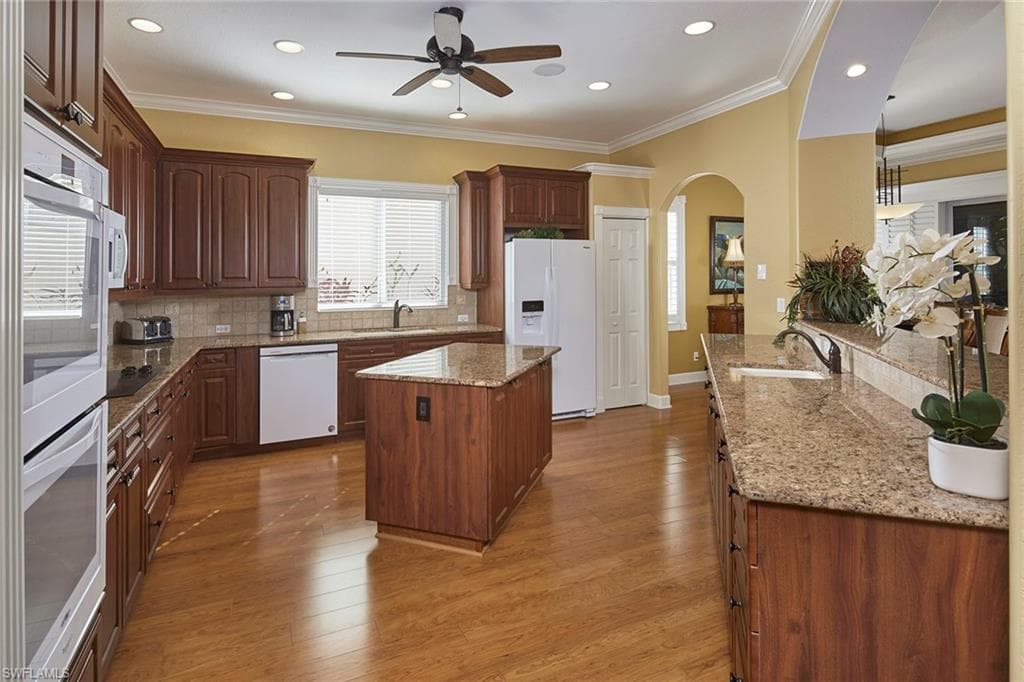377 Mallory CT, NAPLES FL 34110-7