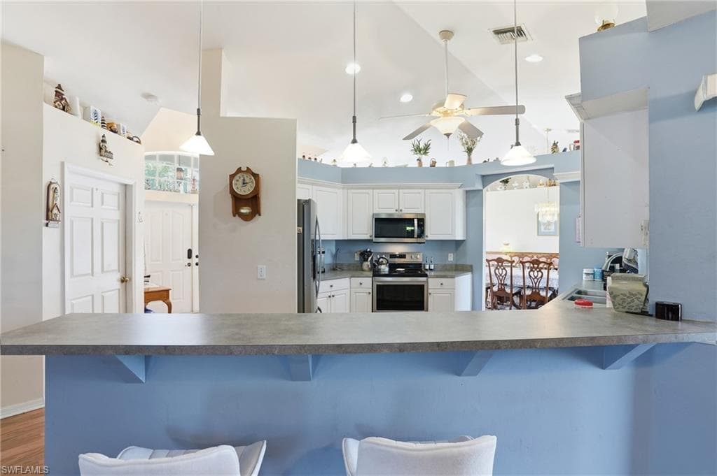 203 Manatee ST-16