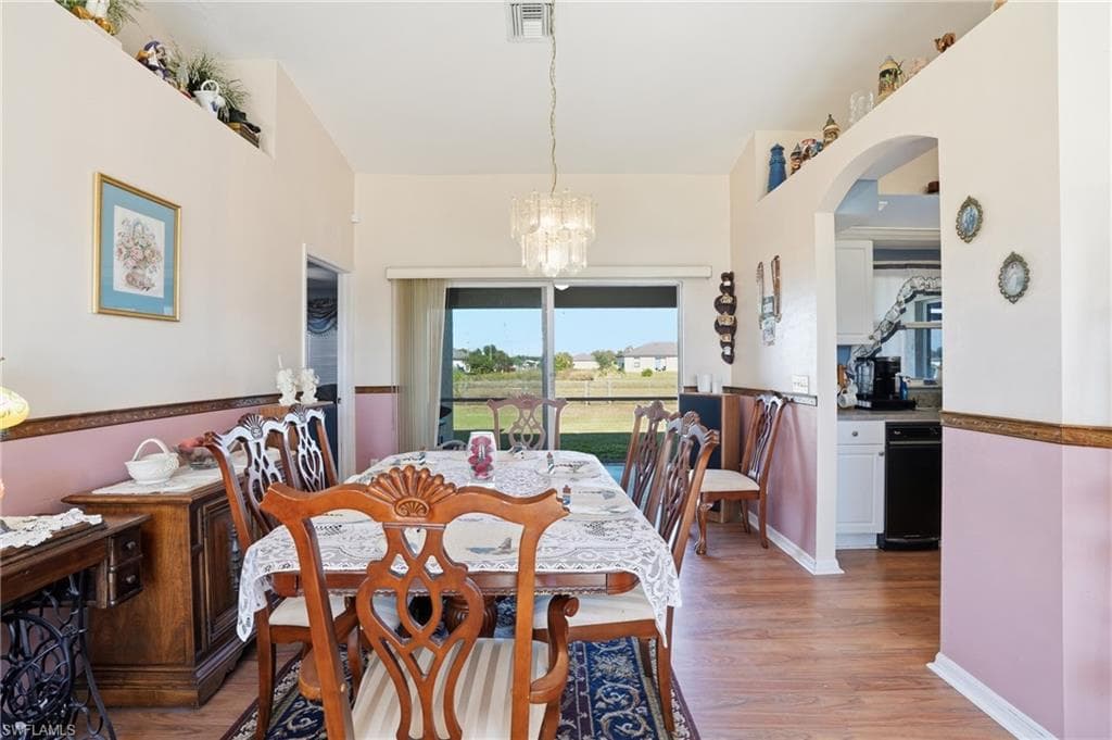 203 Manatee ST-8