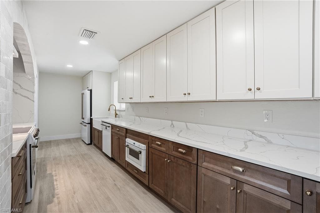 3835 Harold AVE-14