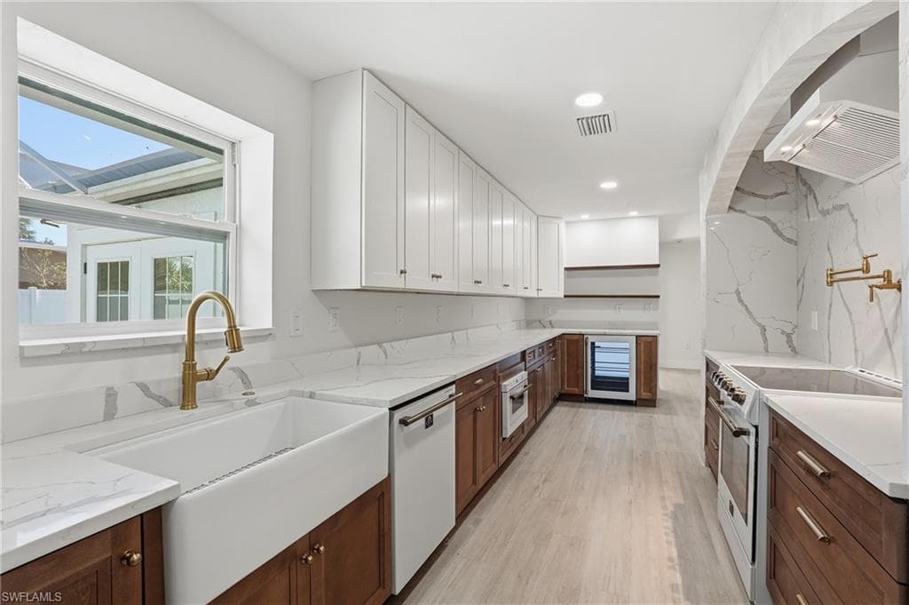3835 Harold AVE-10