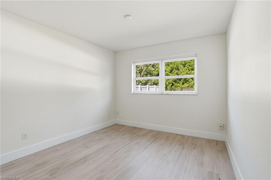 3835 Harold AVE-17