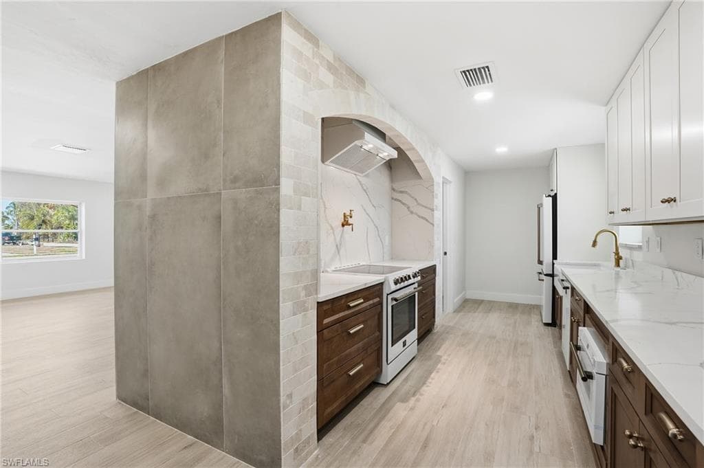 3835 Harold AVE-9