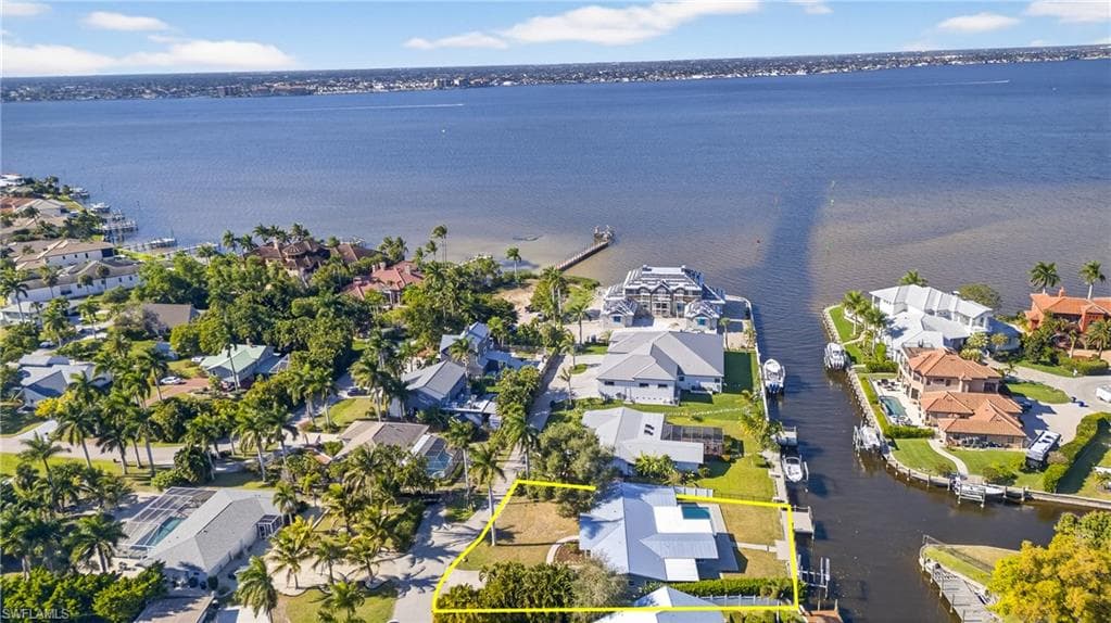 541 Bayside DR-35
