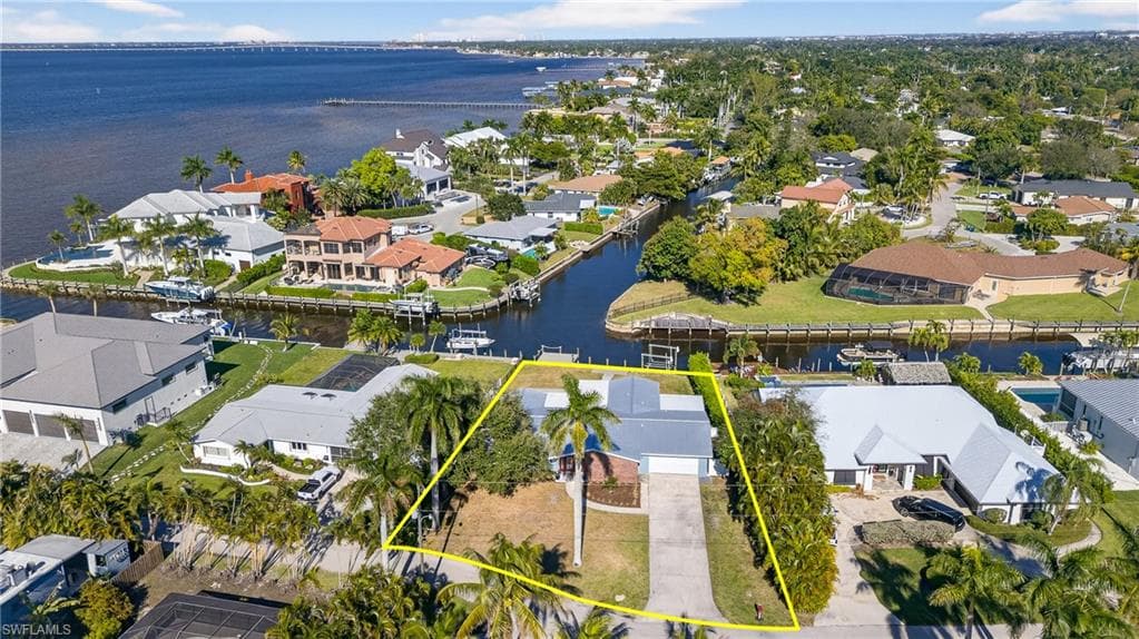 541 Bayside DR-32