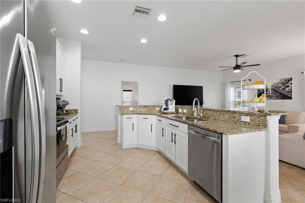 2452 Blackburn CIR-19