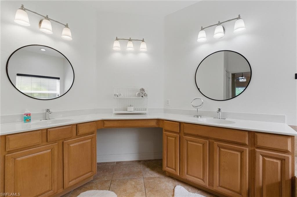 2452 Blackburn CIR-8