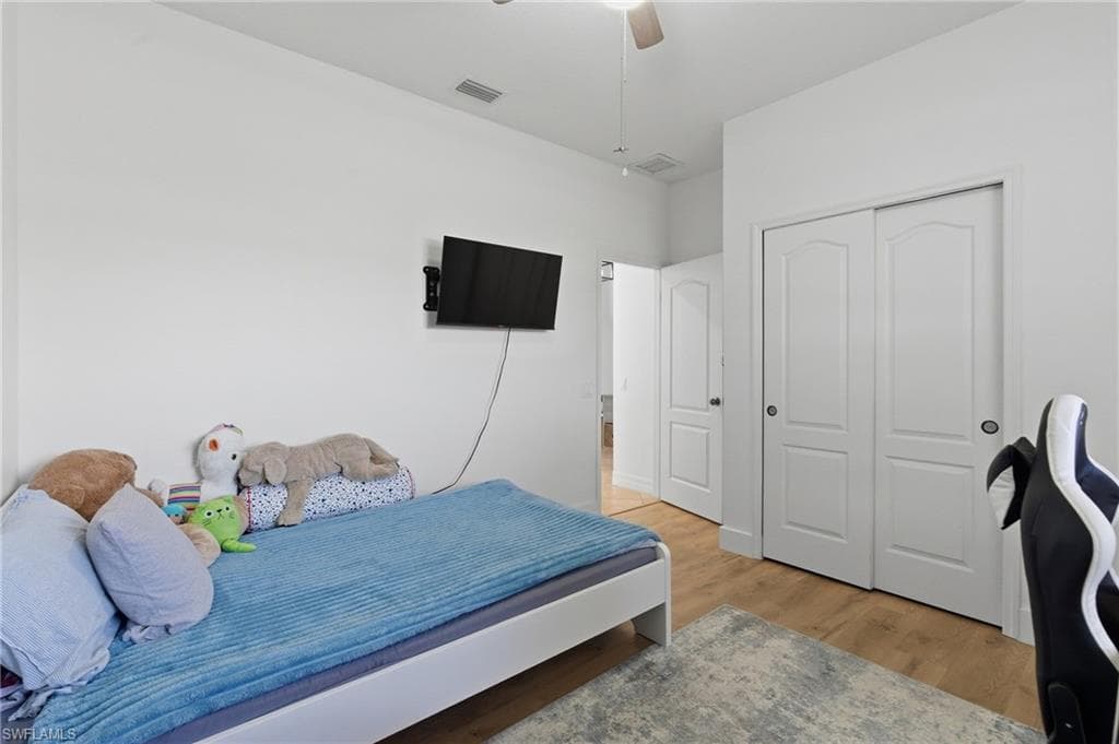 2452 Blackburn CIR-38