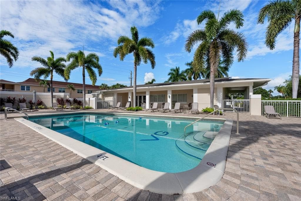 416 Broad AVE S # H416, NAPLES FL 34102-21