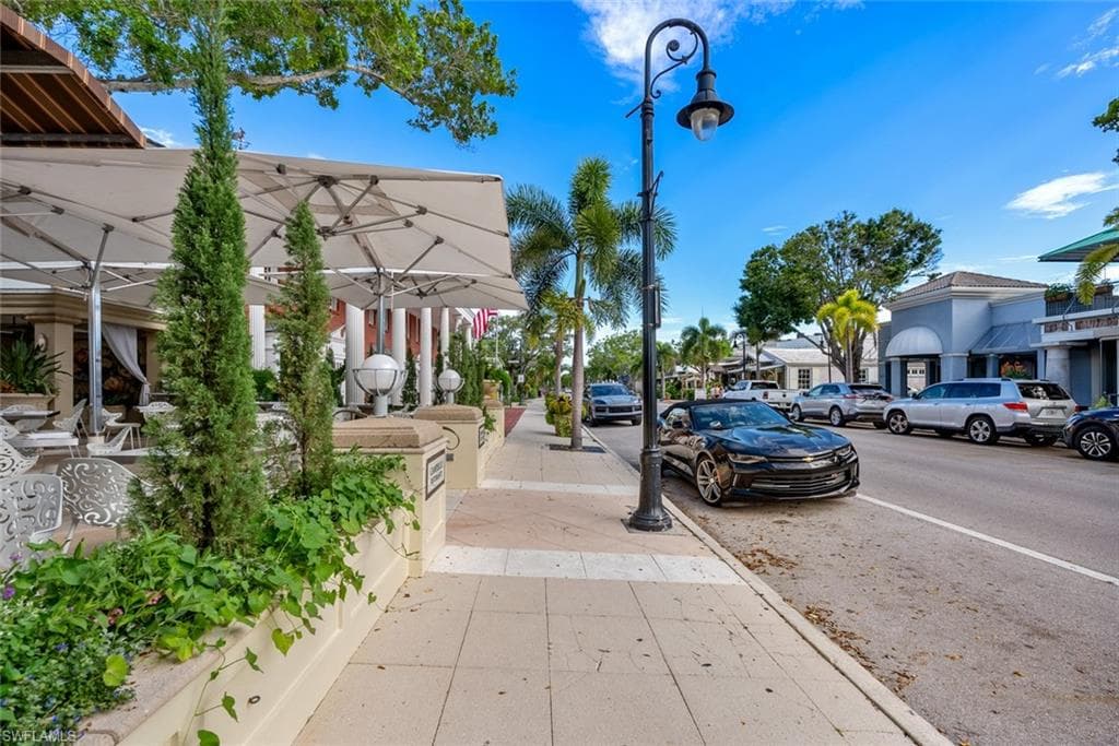 416 Broad AVE S # H416, NAPLES FL 34102-27