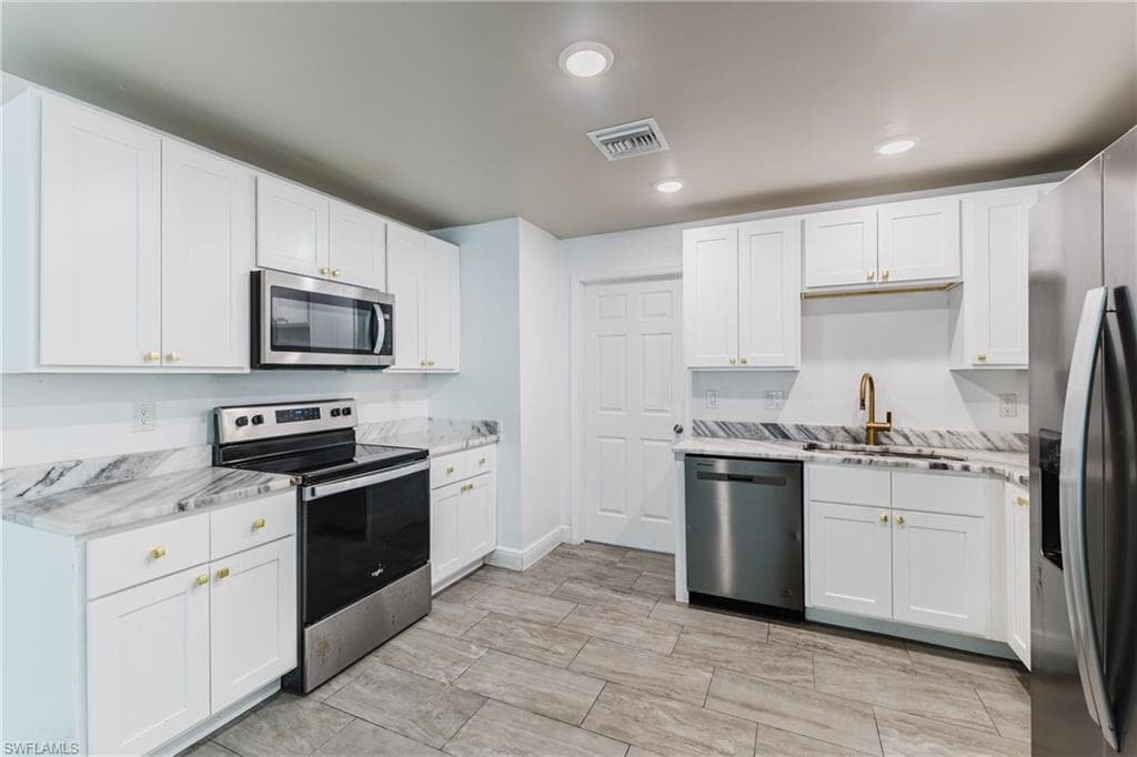 2405 Maple AVE-16