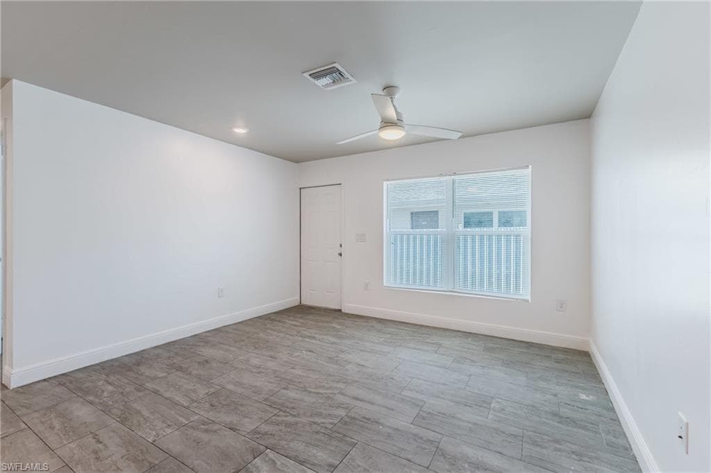 2405 Maple AVE-23
