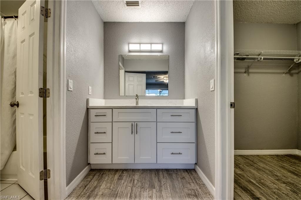 6406 Royal Woods DR, FORT MYERS FL 33908-32