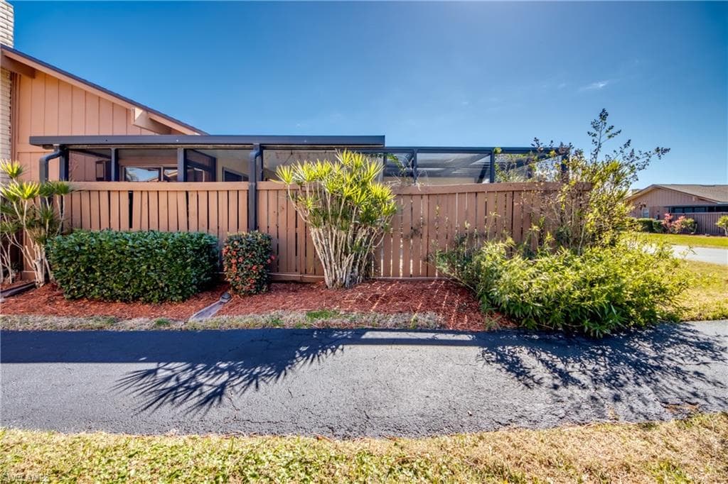 6406 Royal Woods DR, FORT MYERS FL 33908-36