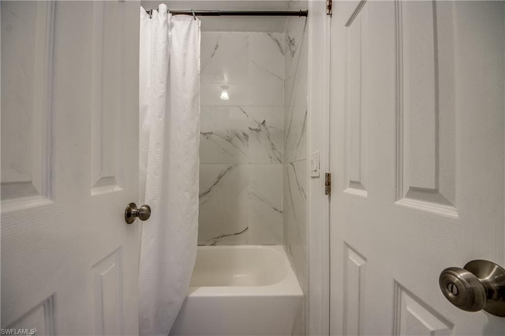 6406 Royal Woods DR, FORT MYERS FL 33908-35