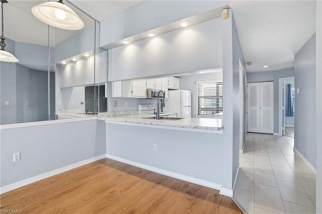 9270 Lake Park DR # 201, FORT MYERS FL 33919-12