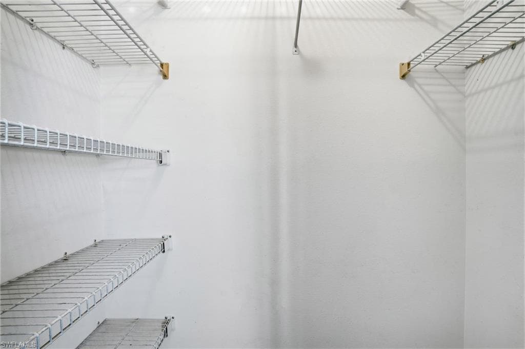 9270 Lake Park DR # 201, FORT MYERS FL 33919-31