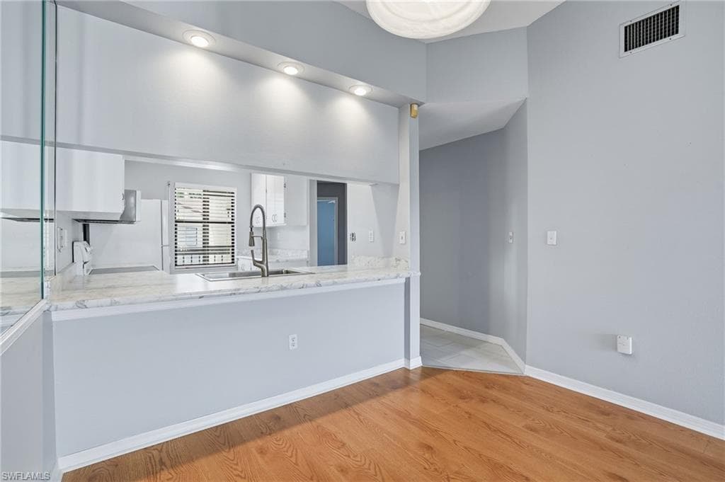 9270 Lake Park DR # 201, FORT MYERS FL 33919-8