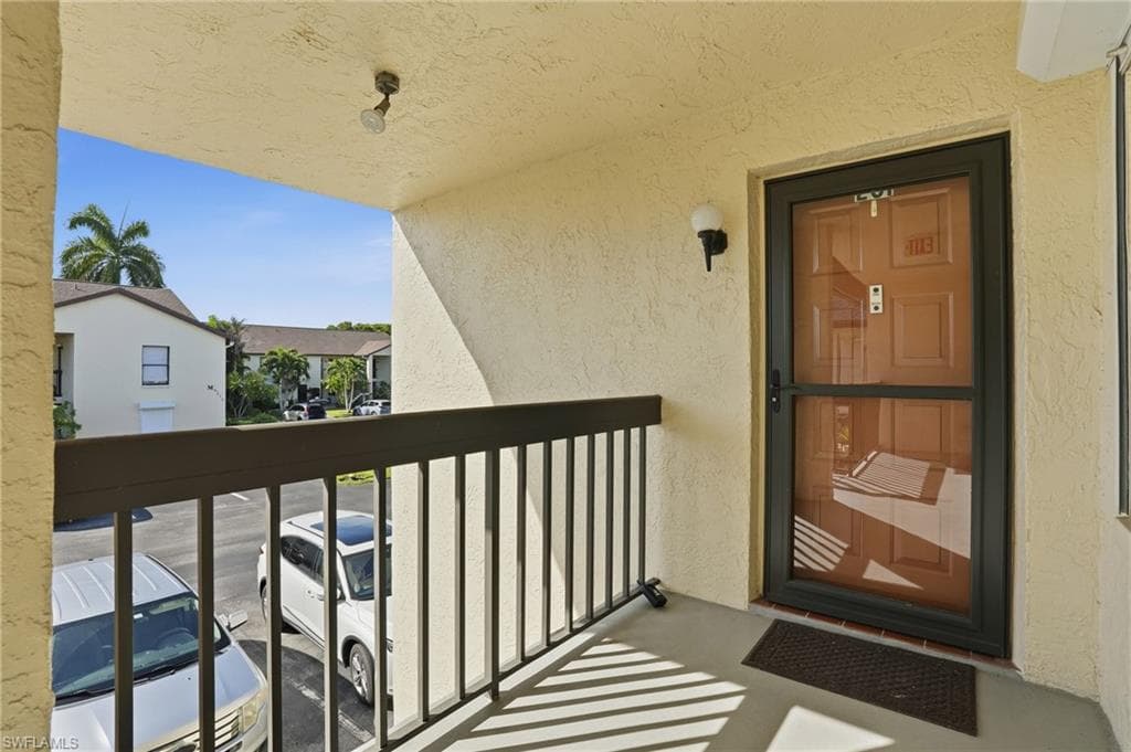 9270 Lake Park DR # 201, FORT MYERS FL 33919-32