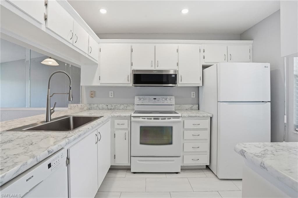 9270 Lake Park DR # 201, FORT MYERS FL 33919-13