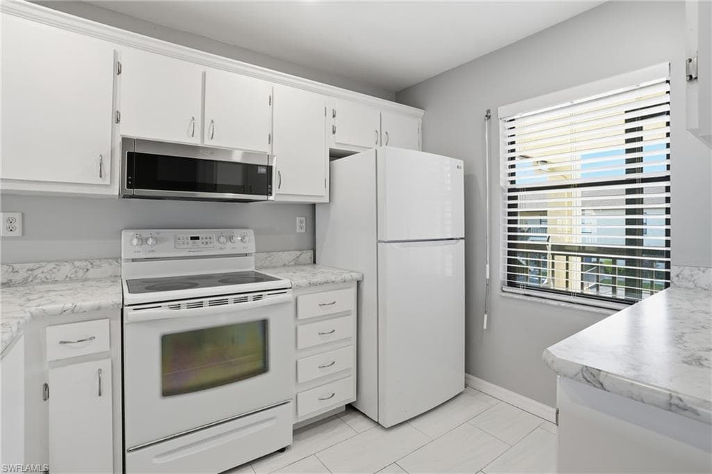 9270 Lake Park DR # 201, FORT MYERS FL 33919-14