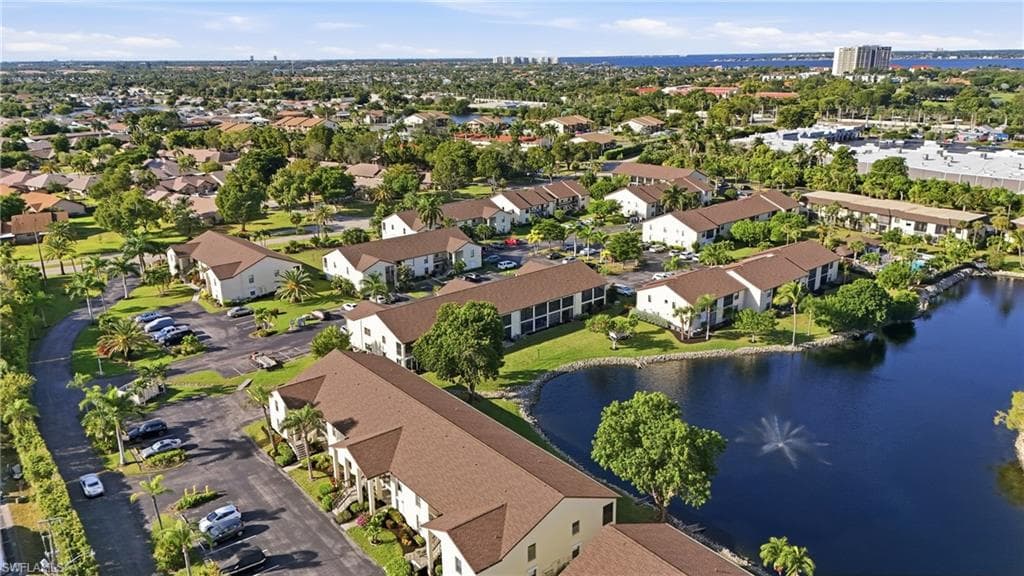 9270 Lake Park DR # 201, FORT MYERS FL 33919-43