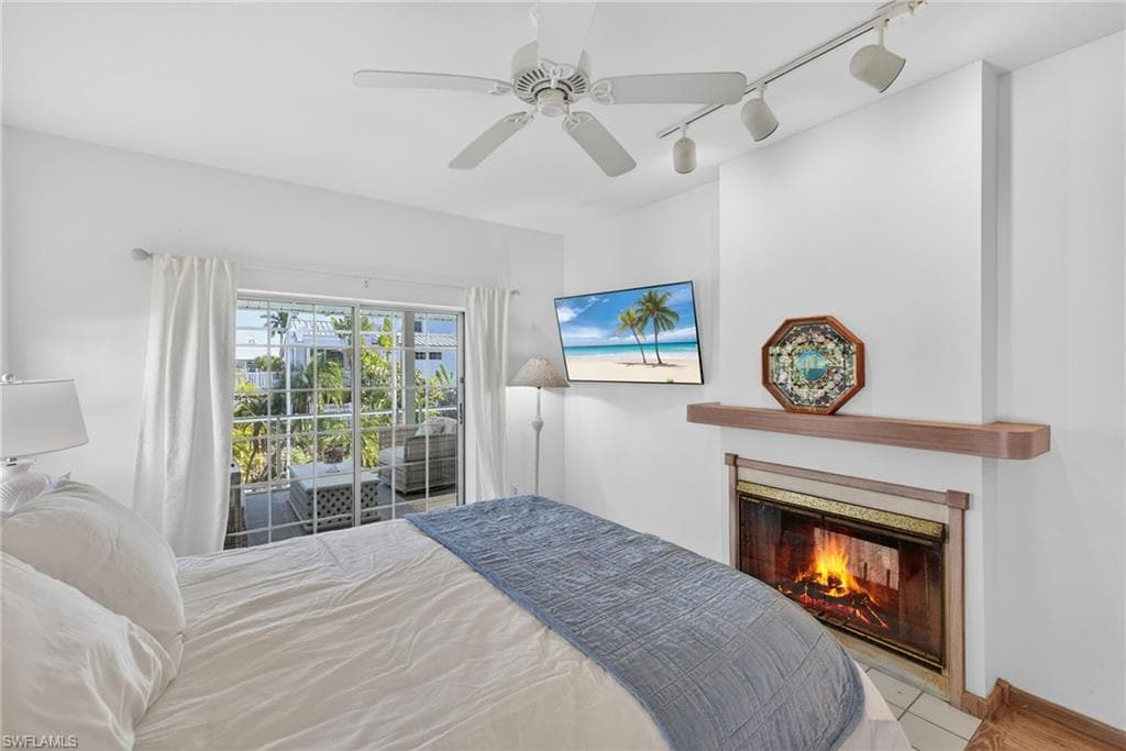 556 Sea Oats DR, SANIBEL FL 33957-16