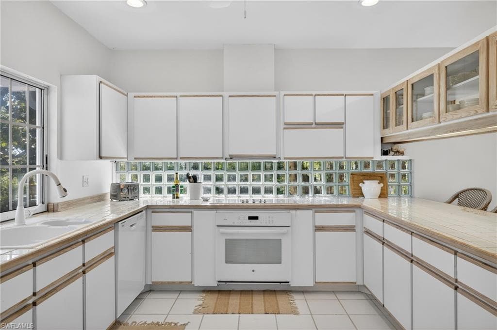 556 Sea Oats DR, SANIBEL FL 33957-11
