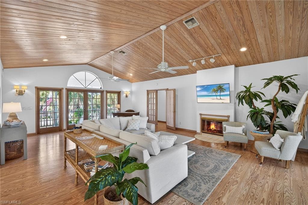 556 Sea Oats DR, SANIBEL FL 33957-2