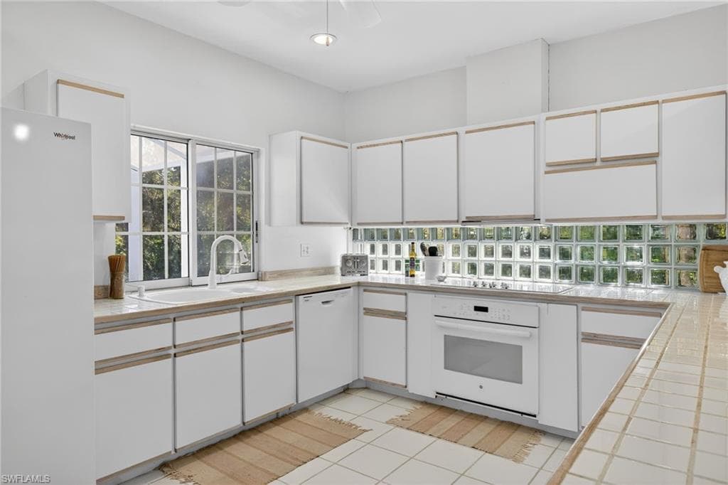 556 Sea Oats DR, SANIBEL FL 33957-9