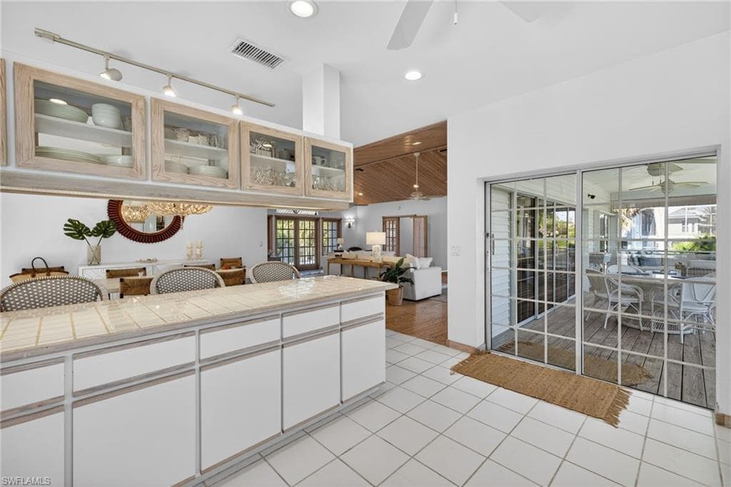 556 Sea Oats DR, SANIBEL FL 33957-10