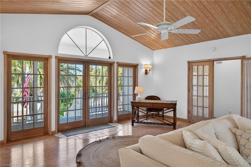 556 Sea Oats DR, SANIBEL FL 33957-3