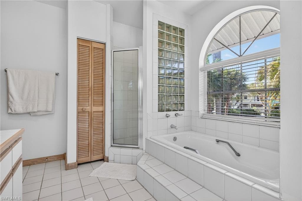556 Sea Oats DR, SANIBEL FL 33957-20