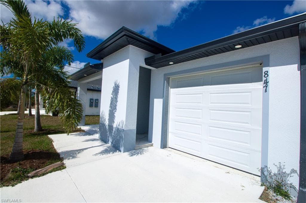 847 Duplex ST E, LEHIGH ACRES FL 33974-1