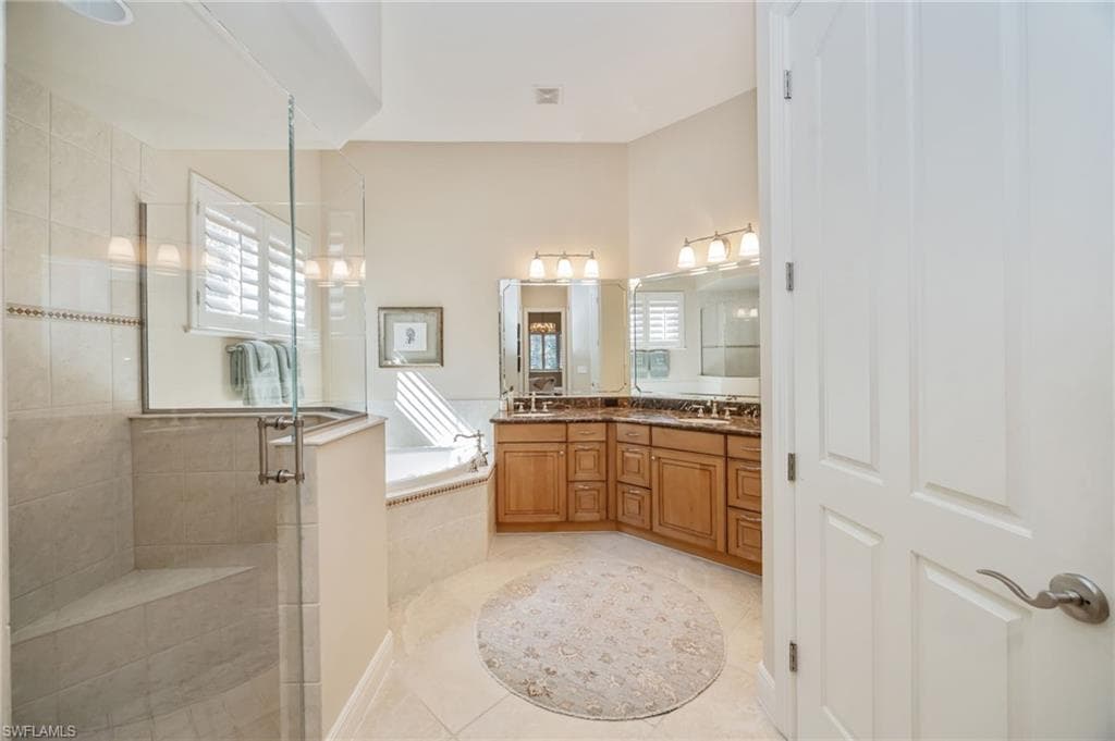 5596 Hammock Isles DR-19