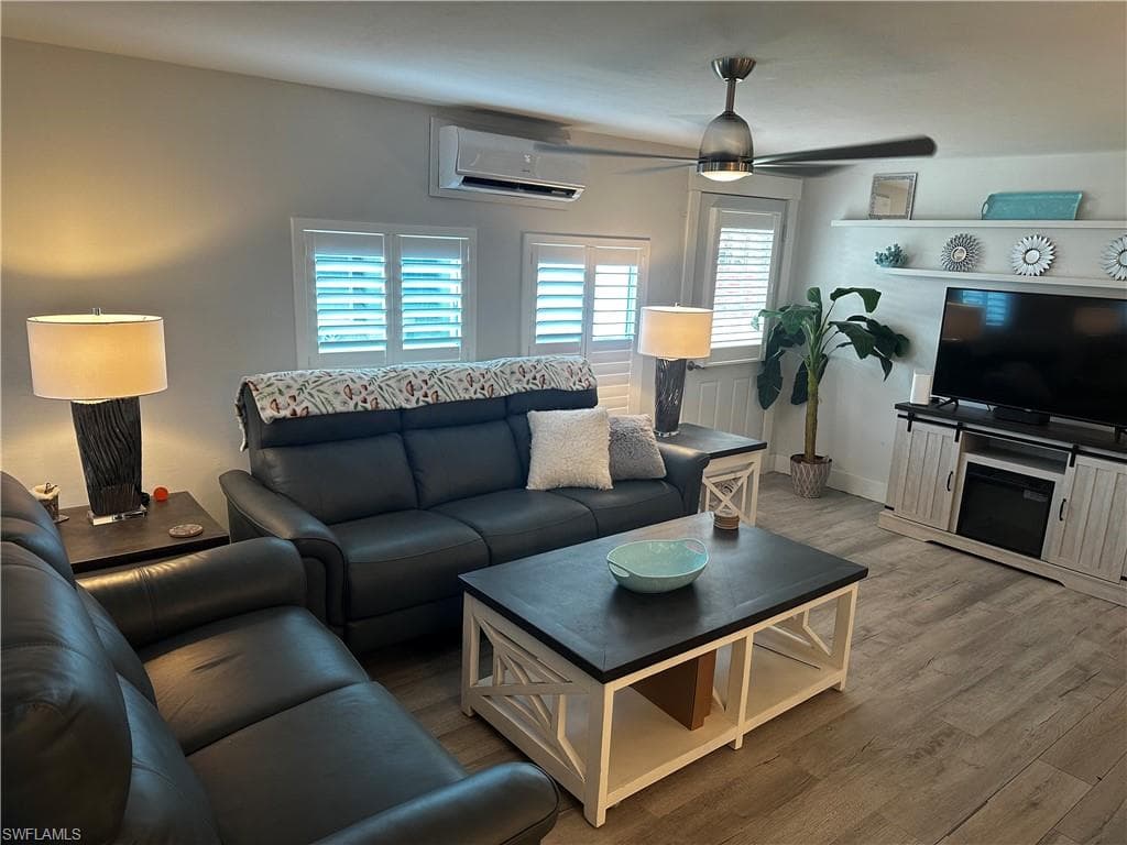 170 Pine Key LN # 13, NAPLES FL 34114-16