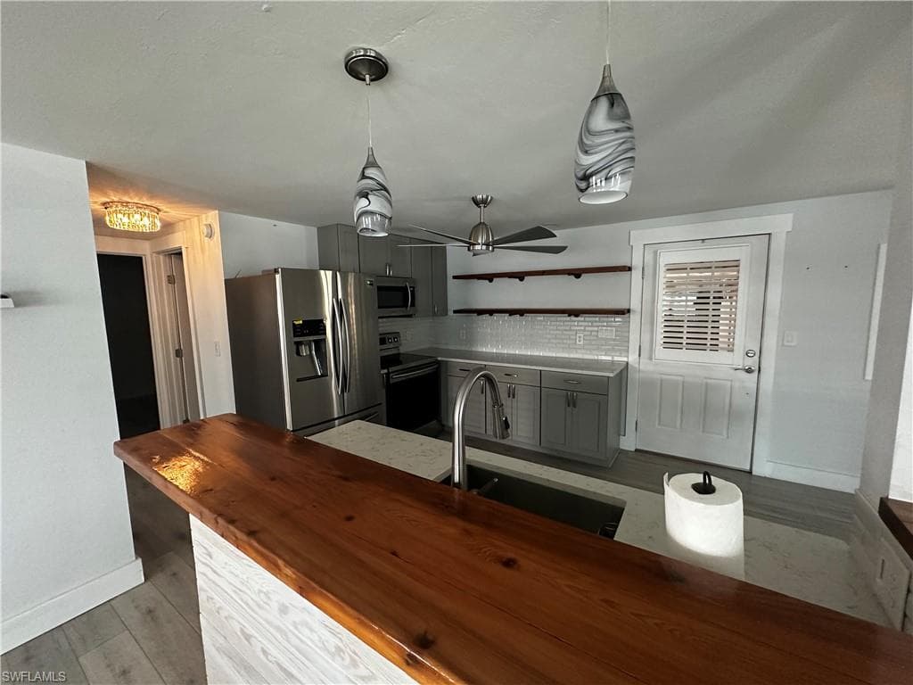 170 Pine Key LN # 13, NAPLES FL 34114-25