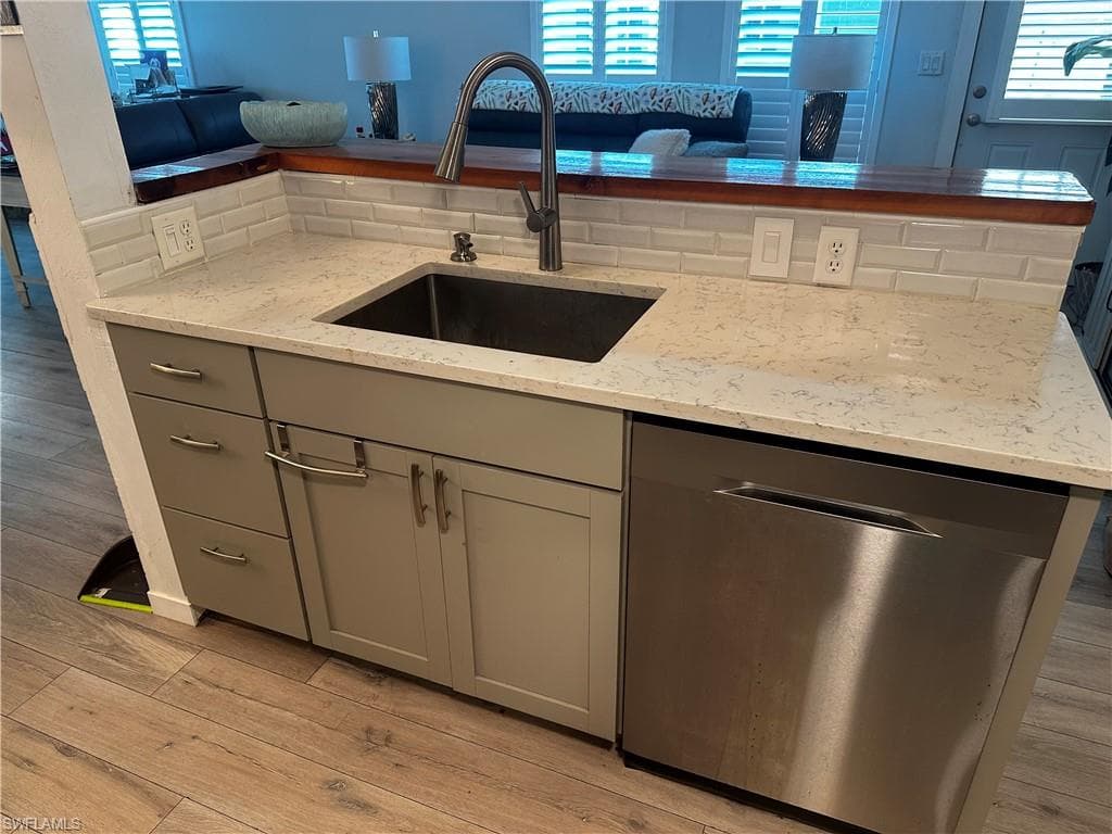 170 Pine Key LN # 13, NAPLES FL 34114-2