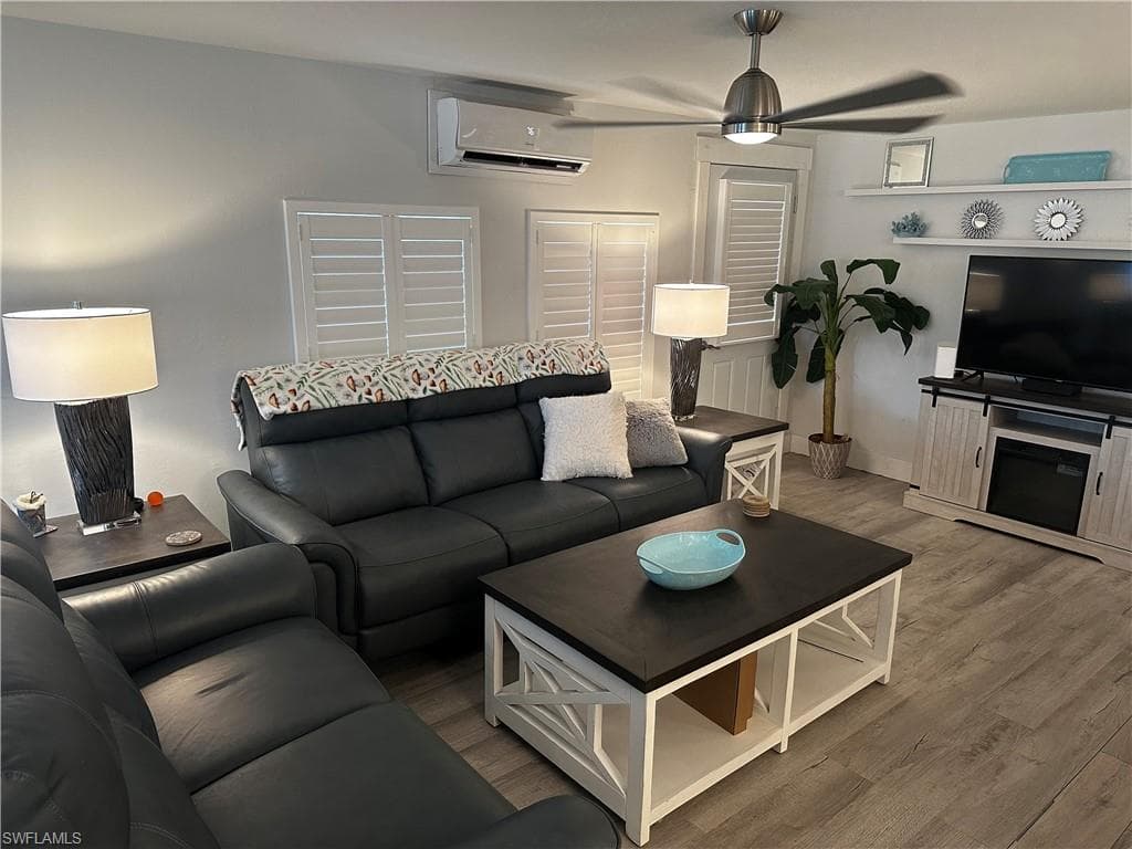170 Pine Key LN # 13, NAPLES FL 34114-19