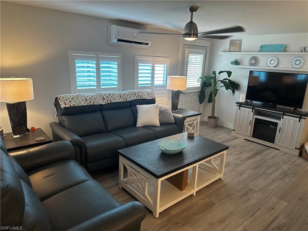170 Pine Key LN # 13, NAPLES FL 34114-17