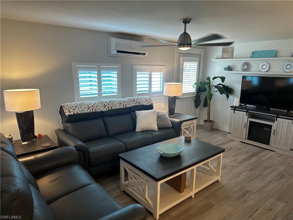 170 Pine Key LN # 13, NAPLES FL 34114-3