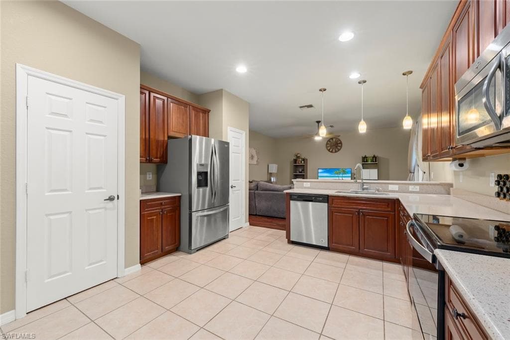 9837 Gladiolus Bulb LOOP, FORT MYERS FL 33908-2