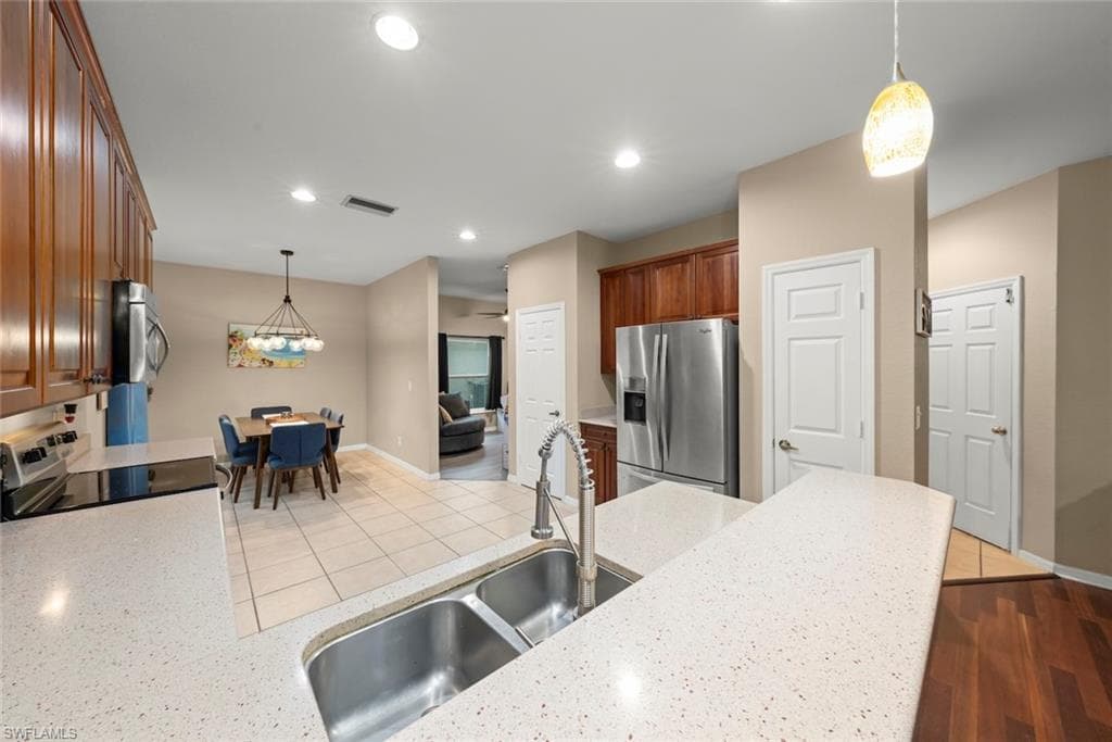 9837 Gladiolus Bulb LOOP, FORT MYERS FL 33908-19