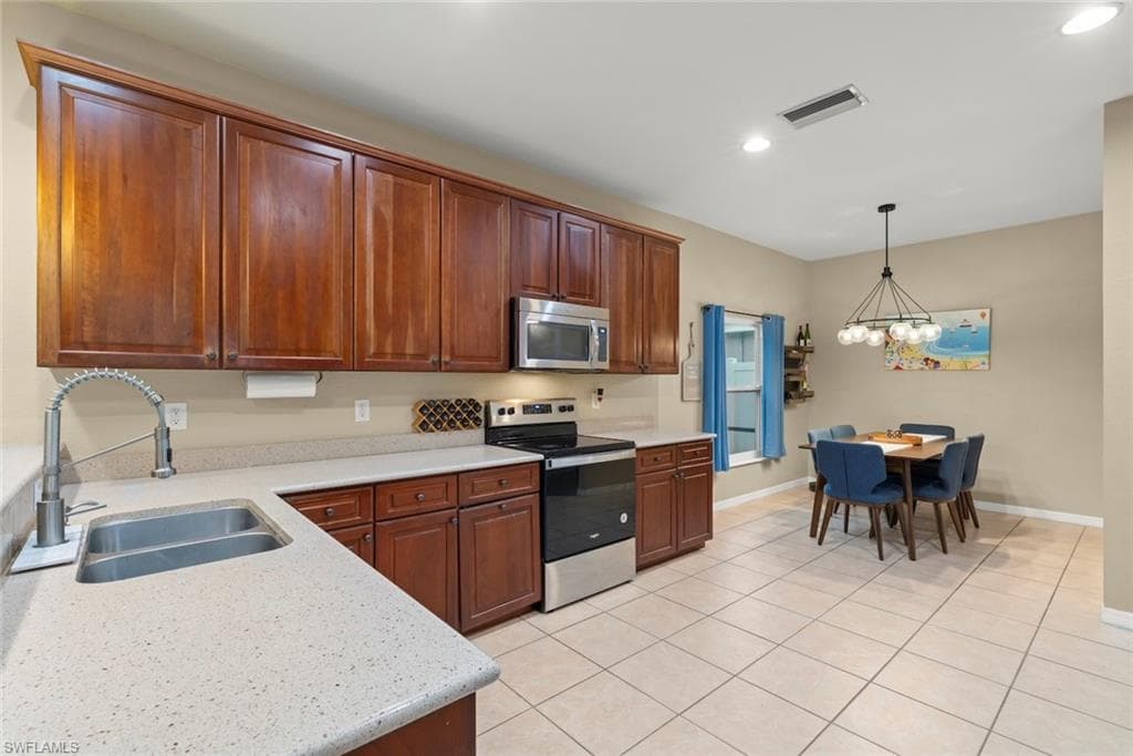 9837 Gladiolus Bulb LOOP, FORT MYERS FL 33908-3