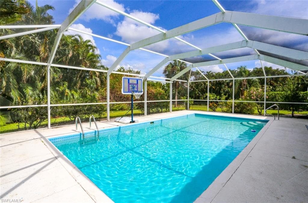 7775 Scarlet CT, NAPLES FL 34104-26