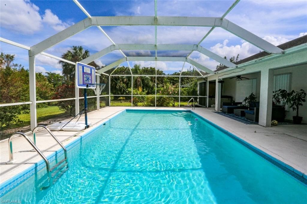 7775 Scarlet CT, NAPLES FL 34104-25