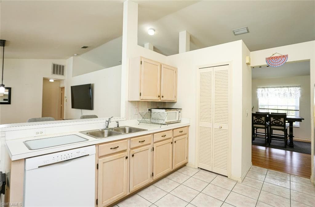 7775 Scarlet CT, NAPLES FL 34104-8