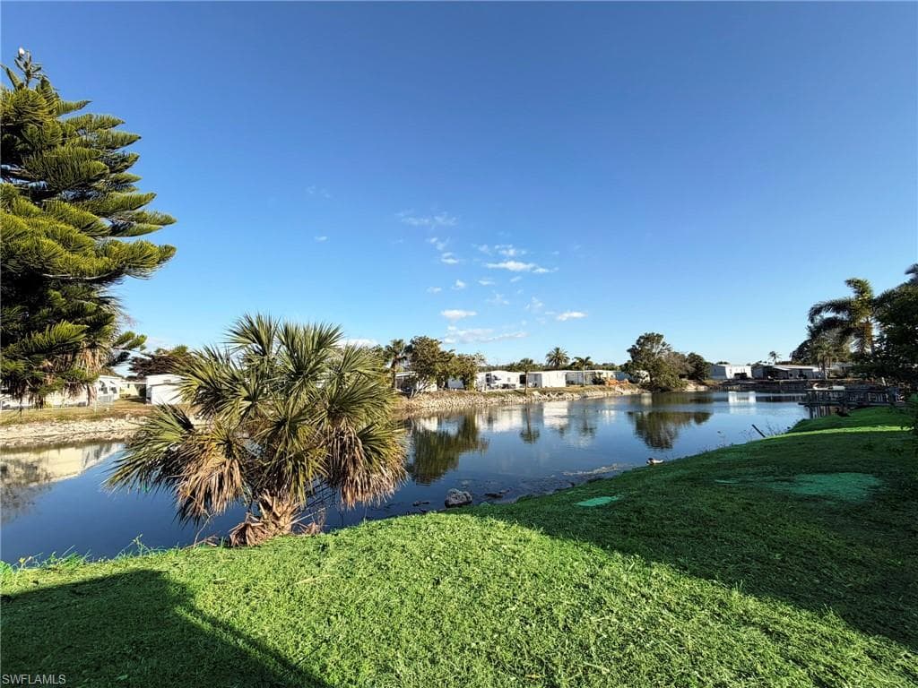 815 Cape Haze LN E, NAPLES FL 34104-1