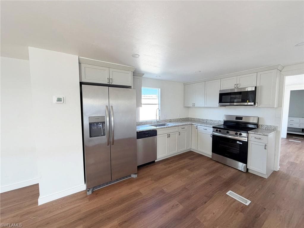 815 Cape Haze LN E, NAPLES FL 34104-2